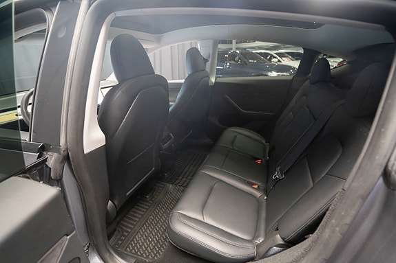 Tesla Model Y 16 of 22