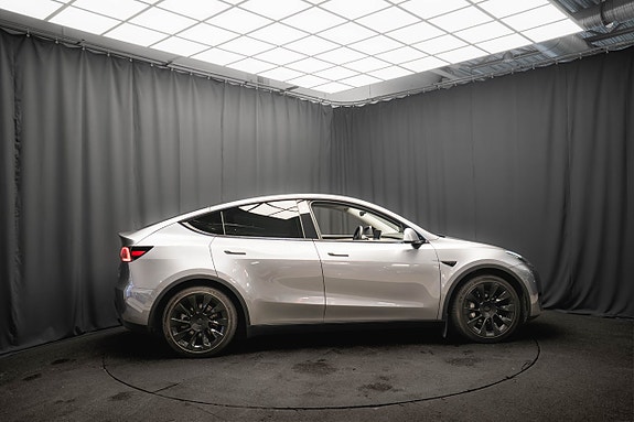 Tesla Model Y 6 of 22