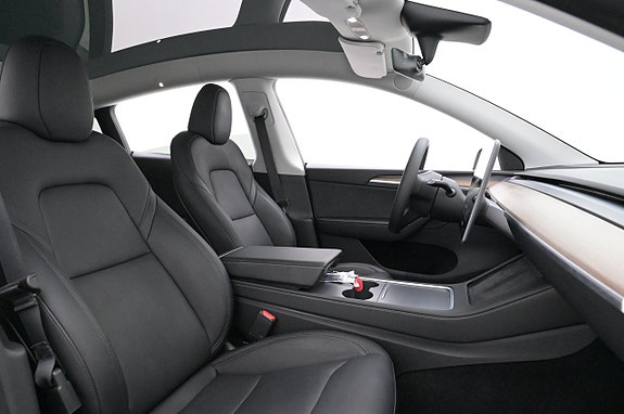 Tesla Model Y 12 of 27