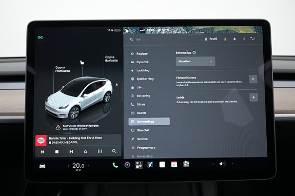 Tesla Model Y 16 of 27