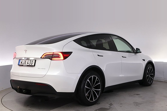 Tesla Model Y 5 of 27