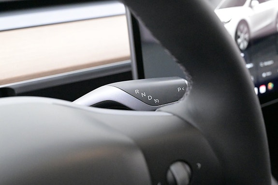 Tesla Model Y 8 of 27