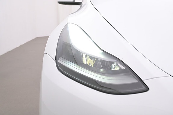 Tesla Model Y 26 of 27