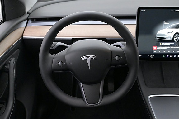 Tesla Model Y 7 of 27