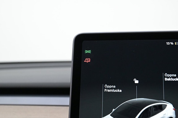 Tesla Model Y 23 of 27