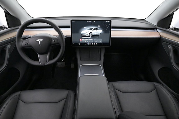 Tesla Model Y 6 of 27