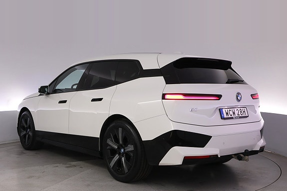BMW iX 4 of 27