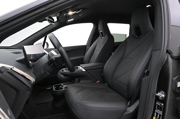BMW iX 11 of 27