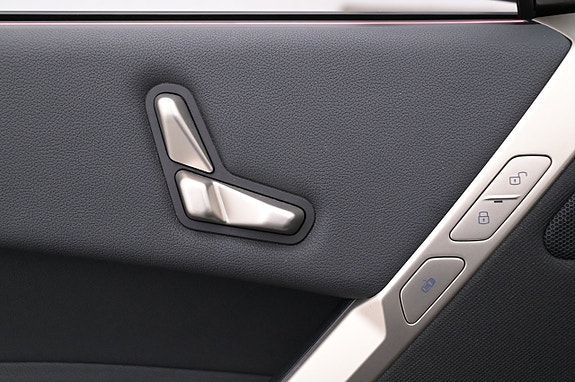BMW iX 13 of 27