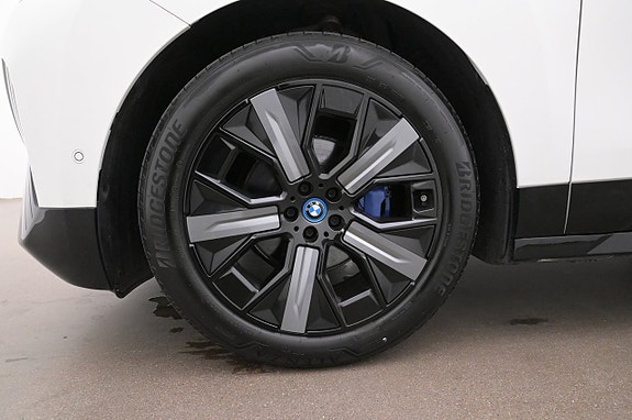 BMW iX 27 of 27
