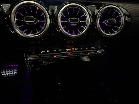 Mercedes-Benz CLA200 16 of 30