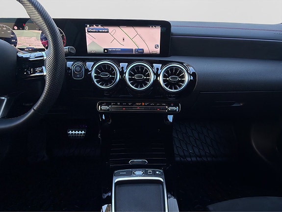 Mercedes-Benz CLA200 11 of 30