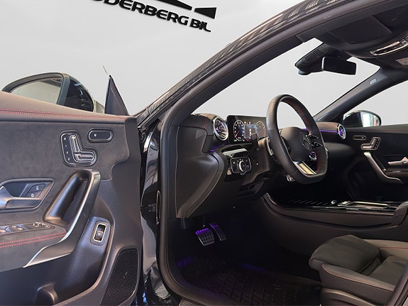 Mercedes-Benz CLA200 6 of 30