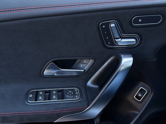 Mercedes-Benz CLA200 8 of 30