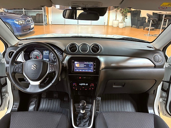 Suzuki Vitara 3 of 23