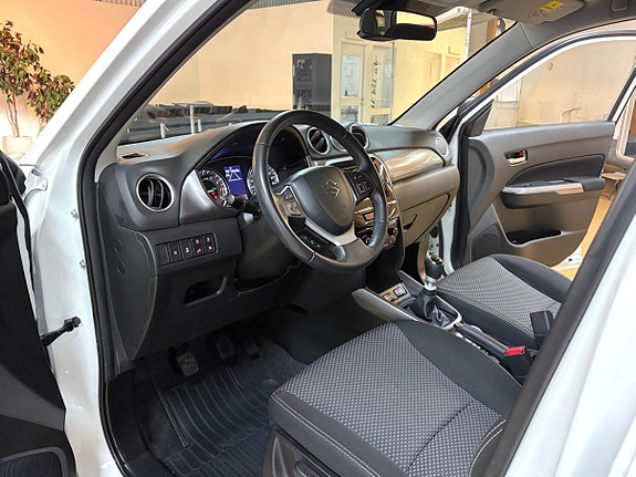 Suzuki Vitara 8 of 23