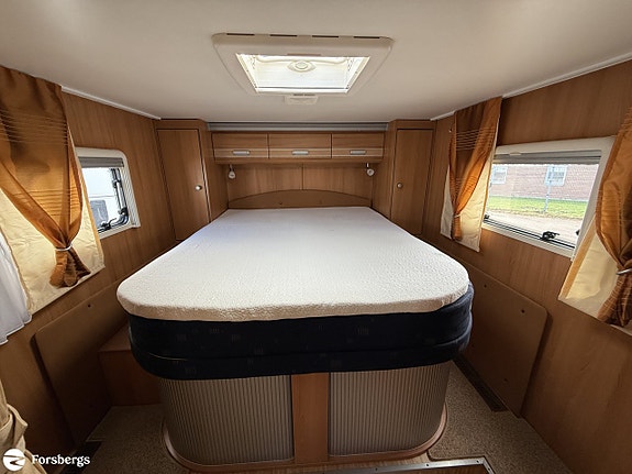 Dethleffs Advantage I6951 // AC // Dragkrok // Queenbed 12 of 14