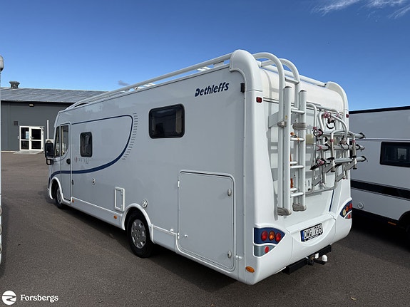 Dethleffs Advantage I6951 // AC // Dragkrok // Queenbed 2 of 14