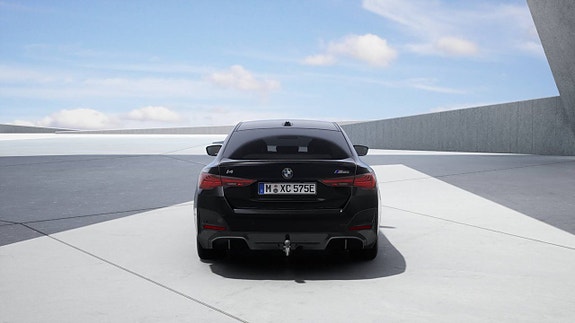 BMW i4 9 of 11