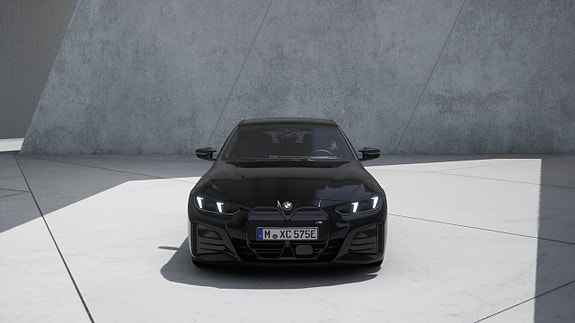 BMW i4 2 of 11