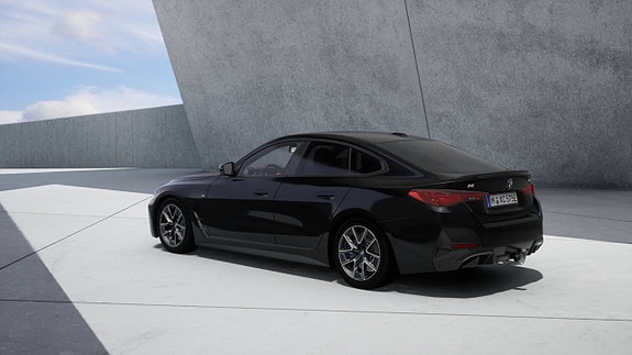 BMW i4 10 of 11