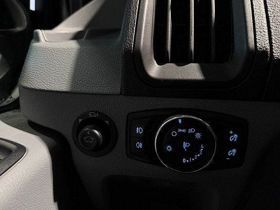 Ford Transit 28 of 30