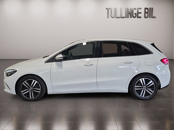 Mercedes-Benz B180 d 2 of 18