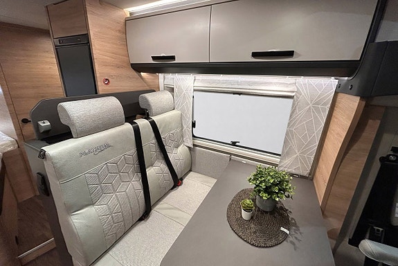 Knaus L!VE TI PLATINUM SELECTION 590 MF AUTOMAT Franskbädd ADAPTIV Farthållare 8 of 30
