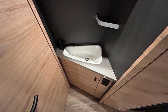 Knaus L!VE TI PLATINUM SELECTION 590 MF AUTOMAT Franskbädd ADAPTIV Farthållare 25 of 30