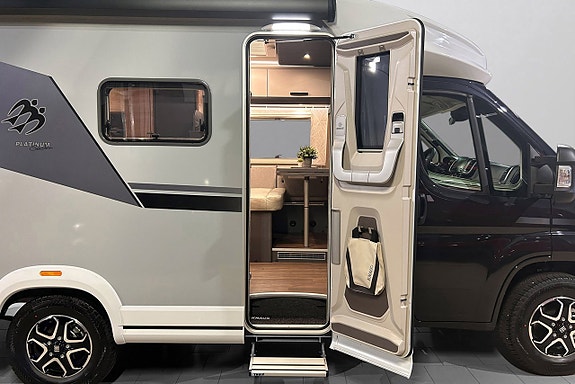 Knaus L!VE TI PLATINUM SELECTION 590 MF AUTOMAT Franskbädd ADAPTIV Farthållare 4 of 30