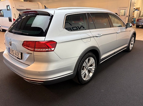 Volkswagen Passat Alltrack 4 of 12