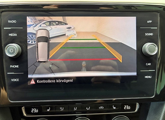 Volkswagen Passat Alltrack 11 of 12