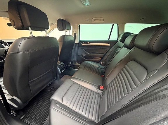 Volkswagen Passat Alltrack 8 of 12