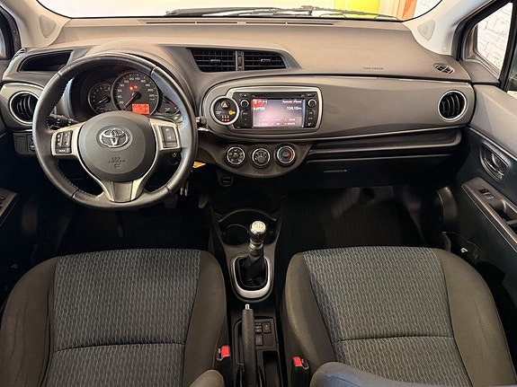 Toyota Yaris 15 of 19