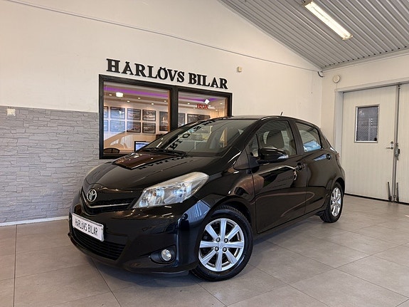 Toyota Yaris 2 of 19