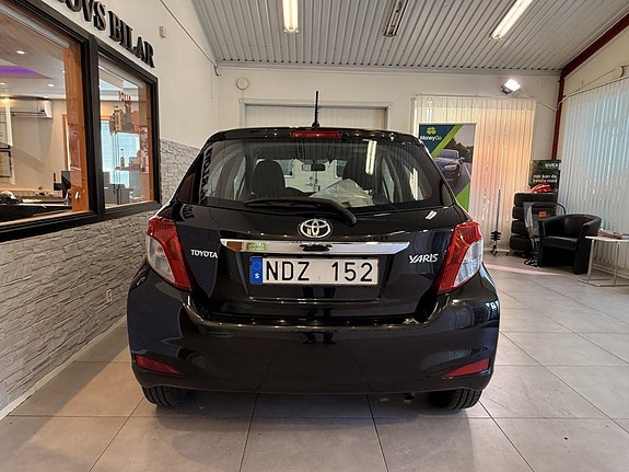 Toyota Yaris 10 of 19