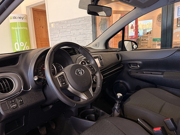 Toyota Yaris 13 of 19