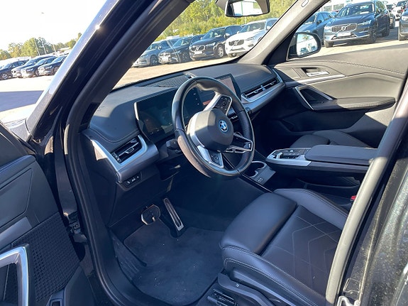 BMW iX1 5 of 5