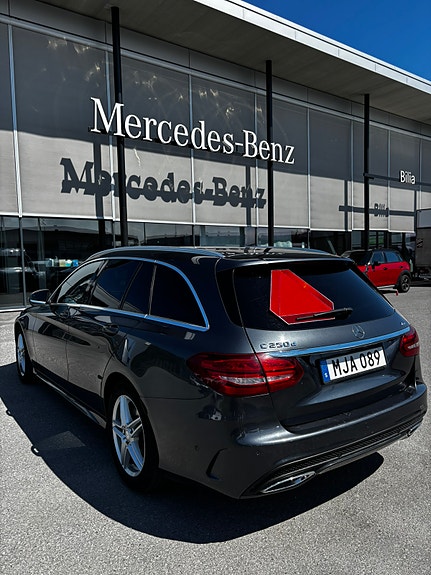 Mercedes-Benz C250 2 of 30