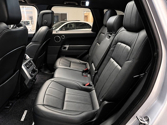 Land Rover Range Rover Sport 18 of 29