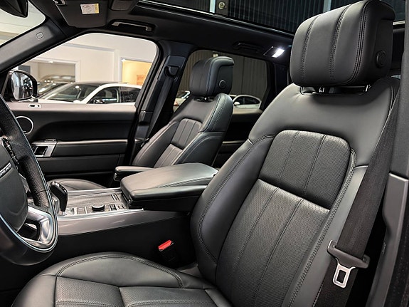Land Rover Range Rover Sport 16 of 29