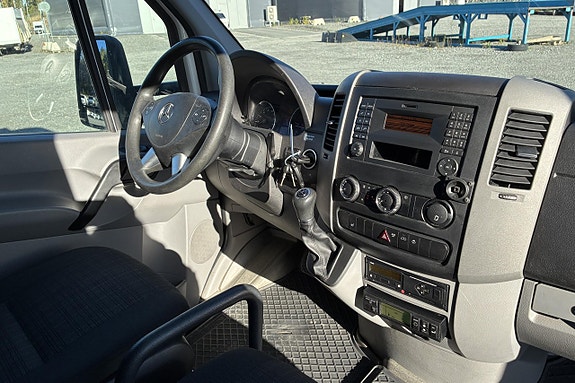 MERCEDES BENZ 906BA50 25 of 27