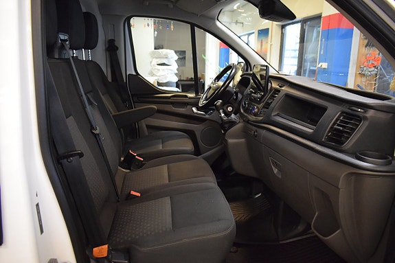 Ford Transit Custom 8 of 17