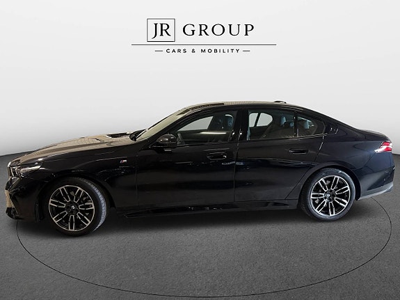 BMW 520d 3 of 12