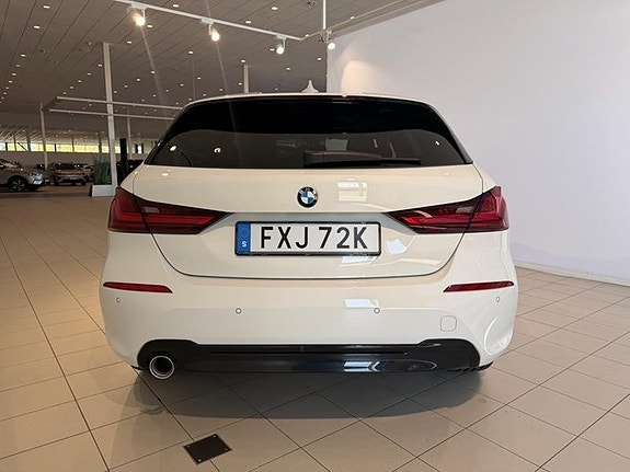 BMW 118i 5 of 14