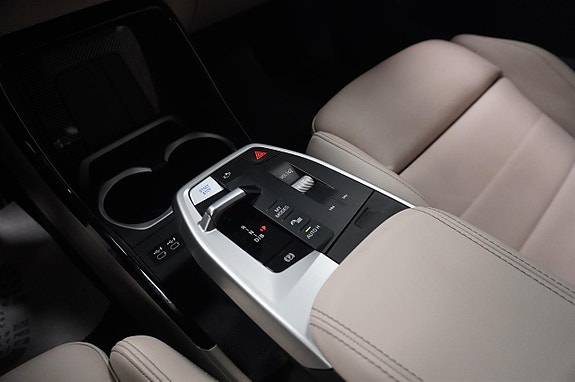 BMW iX1 10 of 12