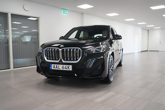 BMW iX1 2 of 12