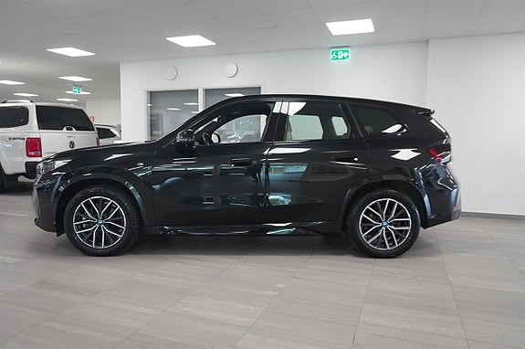 BMW iX1 4 of 12