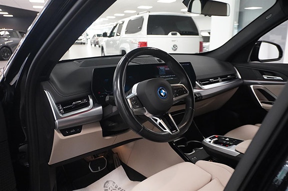 BMW iX1 3 of 12