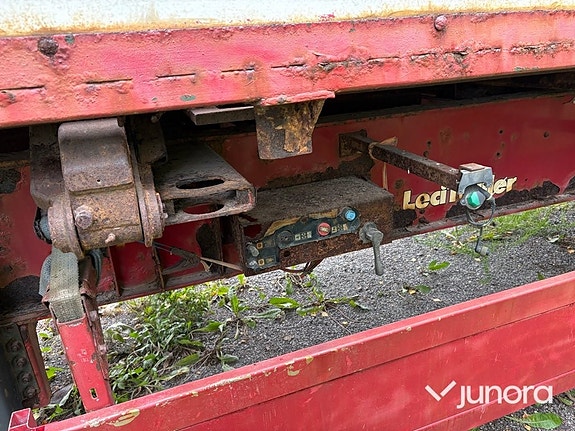 Linktrailer med containerfäste och flisskåp 23 of 30